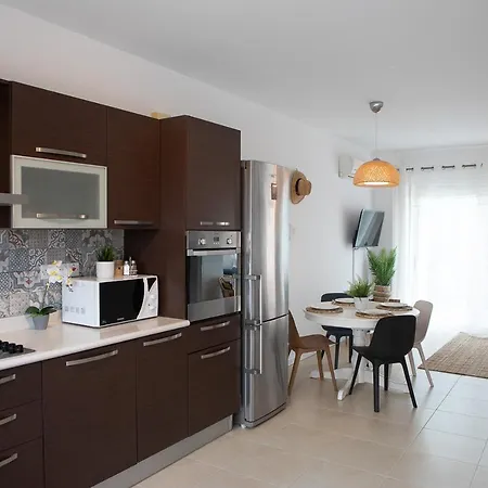 Hébergement de vacances Amazing & Cozy Town House With Pool