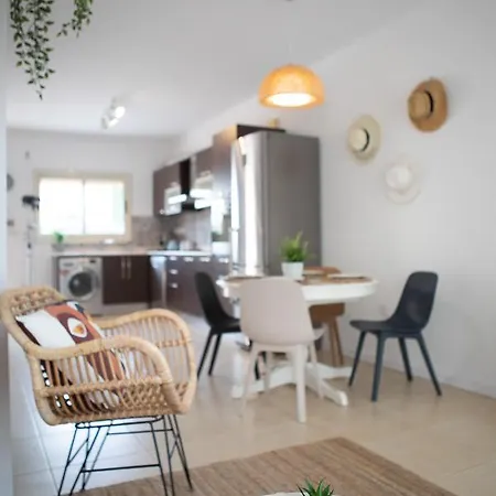 Amazing & Cozy Town House With Pool Limassol