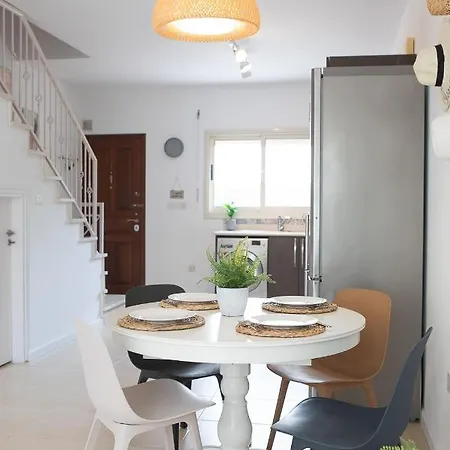 Amazing & Cozy Town House With Pool * Limassol