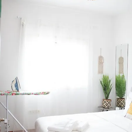Amazing & Cozy Town House With Pool Limassol
