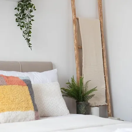 Amazing & Cozy Town House With Pool Hébergement de vacances *